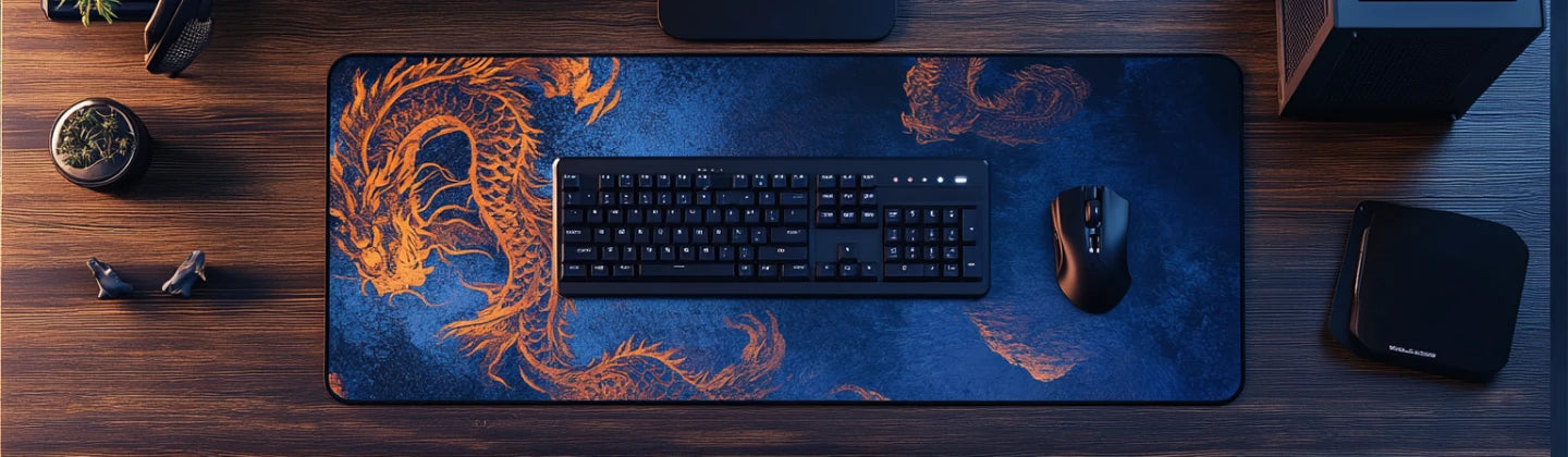 Tapis de souris dragon XXL sur un bureau en bois 